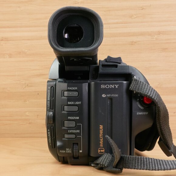 Sony Handycam CCD-TRV72 NTSC Video Hi8 Camcorder / Tested / Made in Japan - Picture 7 of 10